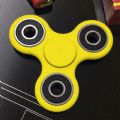 RESINE HAND SPINNER RELAXATION TRIANGULAIRE