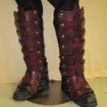 PAIRE JAMBIERE ARMURE FORCE STEAMPUNK ROUGE BORDEAU